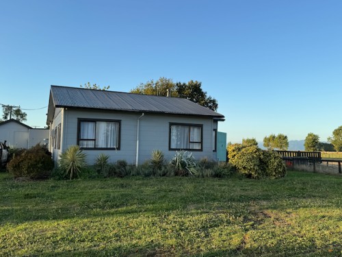 Waitakaruru Farm Cottage